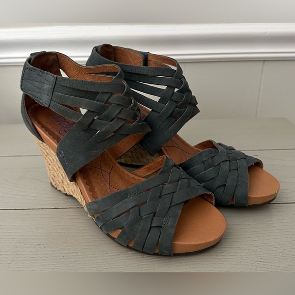Indigo by Clarks Women’s Sz 8  Sandals Shoes Espadrille Wedge Blue Leather - Picture 3 of 9